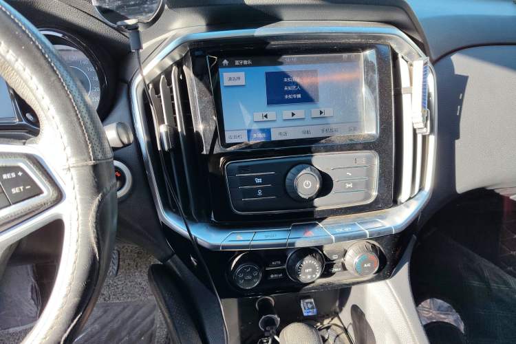 Used JMC Yusheng S350 2016 2.0T Automatic All-Wheel Drive Gasoline Ultra-Luxury 7-Seater
