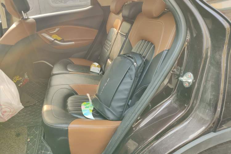 Used Soueast DX7 2017 1.5T Automatic White Rider Trim Left Rear Seat