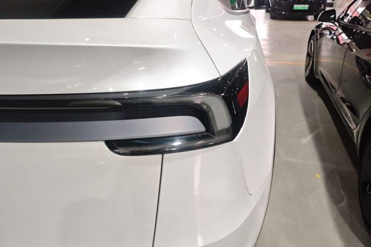 Used Tesla Model Y 2025 Long-Range All-Wheel Drive First Edition
