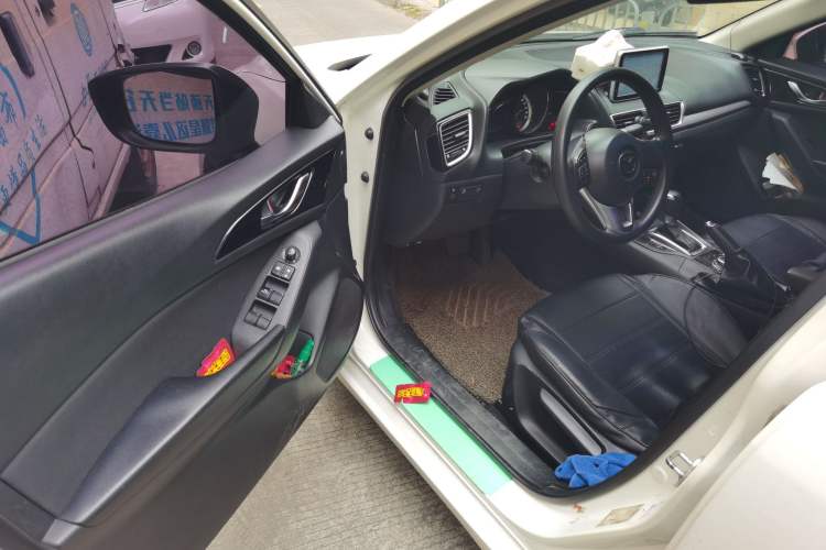 Used Mazda 3 Axela 2016 Sedan 1.5L Automatic Comfort Model