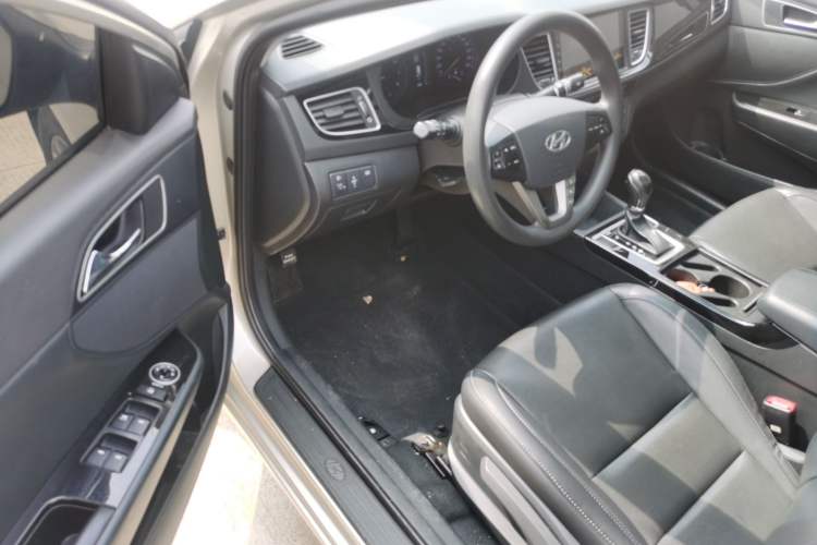 Used Hyundai Mistra 2014 1.8L Automatic Smart GLS Driver Seat