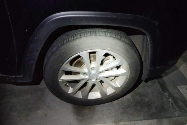 Used Jeep Grand Commander 2020 2.0T Four-Wheel Drive Elite Enhanced Edition Right Front Wheel Hub