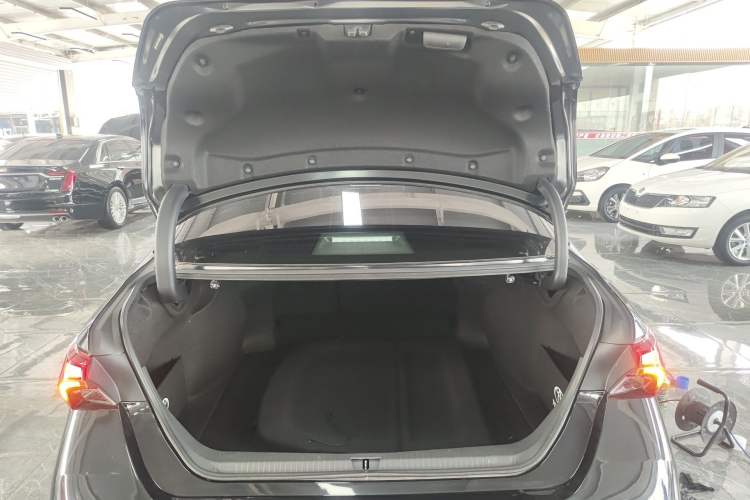 Used Toyota Avalon 2019 2.0L Luxury Edition China VI Standard
