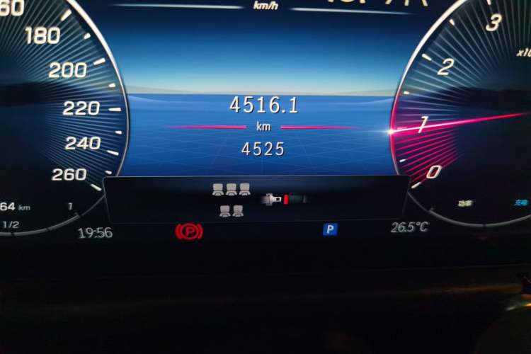 Used Mercedes-Benz GLB 2025 GLB 220 4MATIC Odometer Close Up