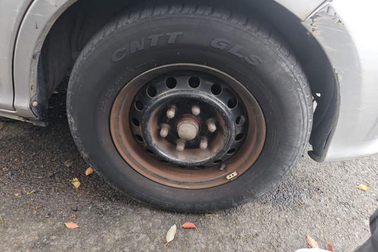 Used Foton MP-X E 2014 2.0L Wealth Express Classic Edition 4G63 Right Front Wheel Hub