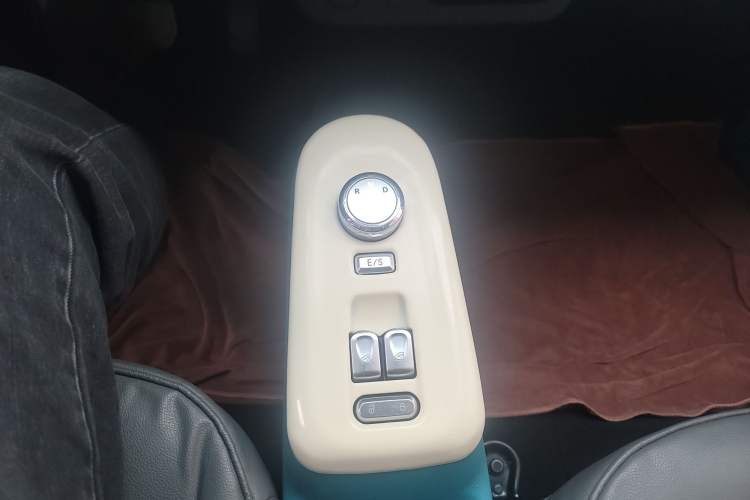 Used CHANGAN NEVO Lumin 2022 210km Sweet Edition Gear Lever