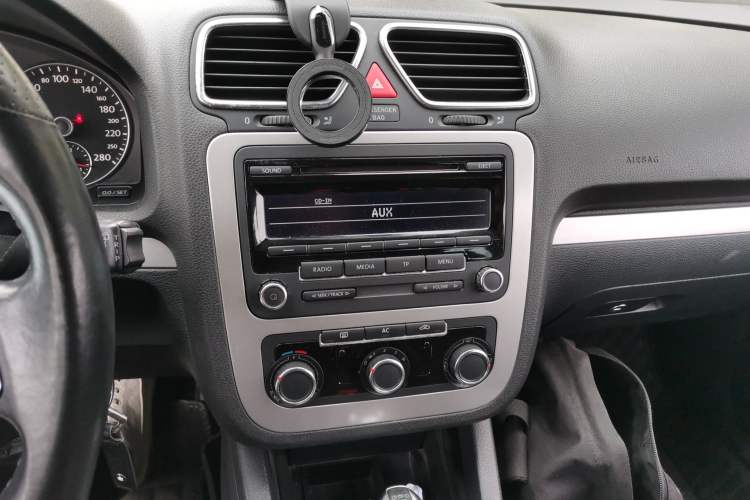 Used Volkswagen Scirocco 2011 1.4 TSI Single-Turbo Fashion Edition Audio And AC Panel