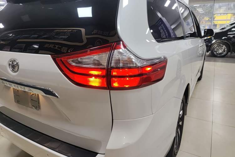 Used Toyota Sienna 2019 3.5L Four-Wheel Drive Limited 7-Seater Canadian Version