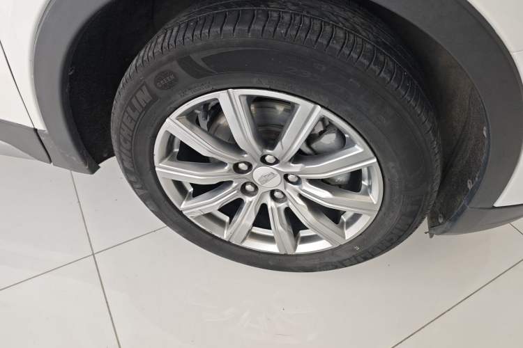 Used Cadillac XT4 2020 28T Two-Wheel-Drive Leading Version Right Front Wheel Hub