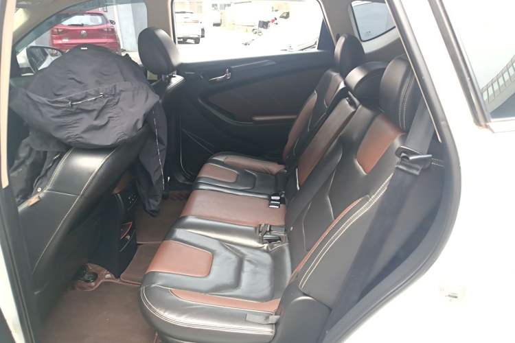 Used Dongfeng Fengon 580 2017 1.5T CVT Luxury Model Left Rear Seat