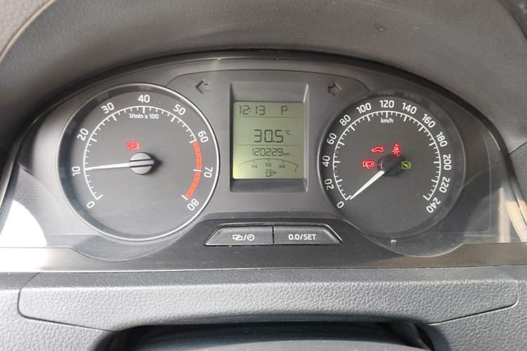 Used Skoda Rapid 2013 1.6L Automatic Smart Selection Model
