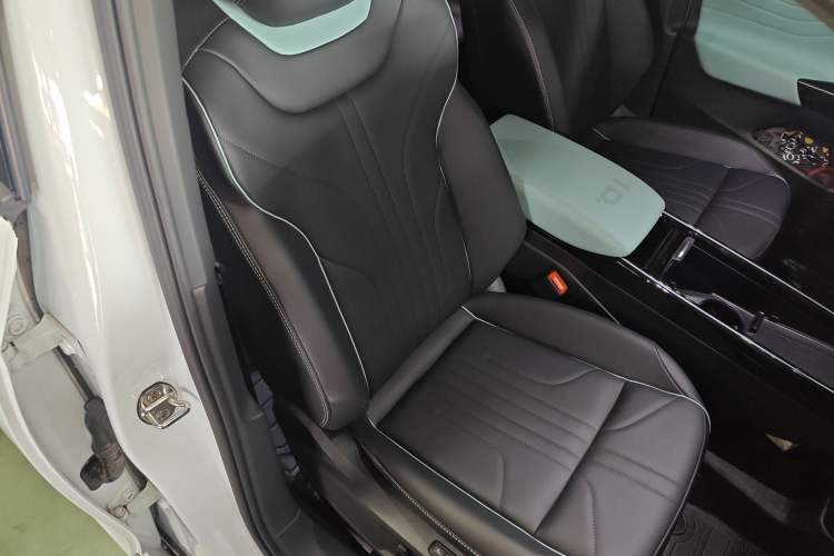 Used Volkswagen ID.4 X 2023 Ultra-Intelligent Long-Range Version Right Front Seat