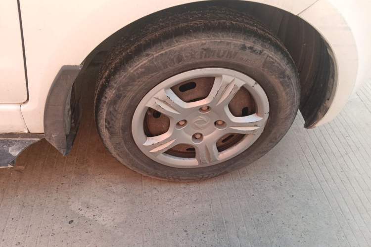 Used Dongfeng Fengon 330 2014 1.5L Manual Utility Version DK15 Right Front Wheel Hub