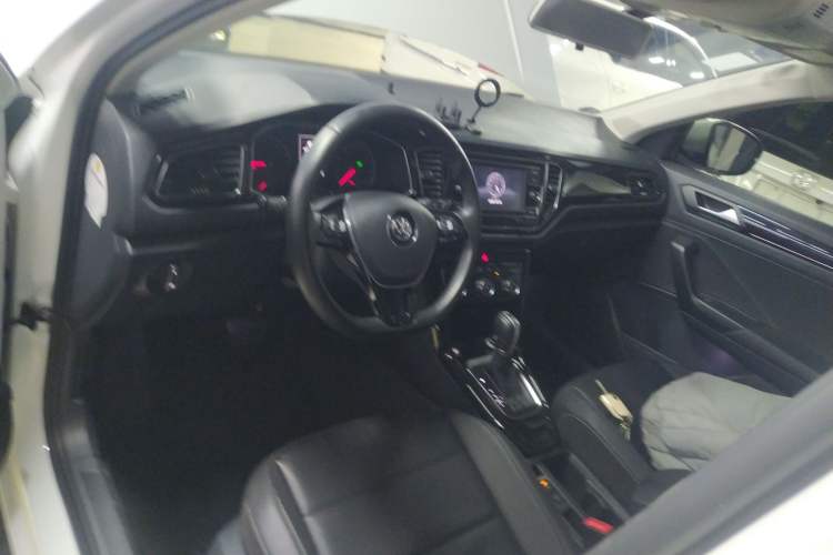 Used Volkswagen T-ROC 2018 280TSI DSG Two-Wheel Drive Comfort Version China VI Standard