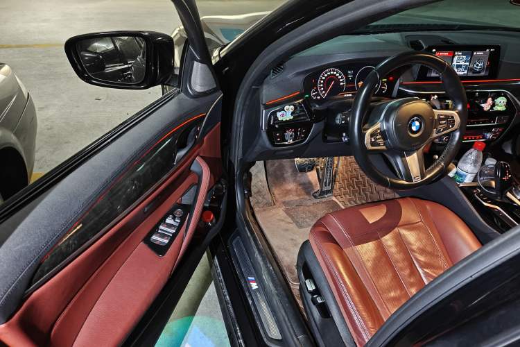 Used BMW 5 Series 2018 Restyled 530Li Luxury Edition M Sport Package Driver Seat