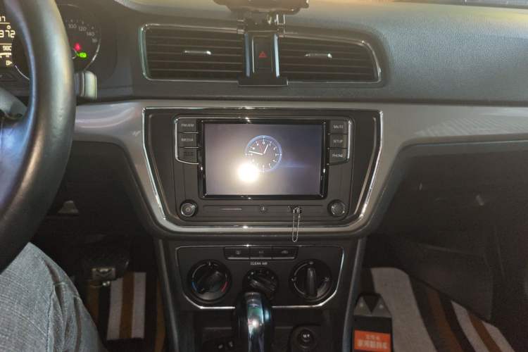 Used Volkswagen Lavida 2017 1.6L Automatic Comfort Edition Audio And AC Panel