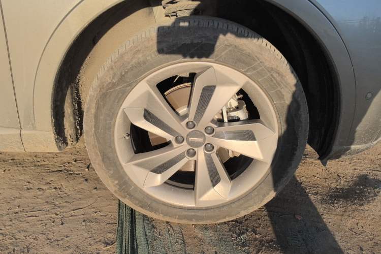 Used Wey Mocha New Energy 2024 Hi4 Four-Wheel Drive Long-Range Version Right Front Wheel Hub