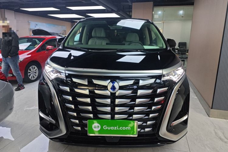 Used Denza D9 2022 DM-i 1040 Prestige Model
