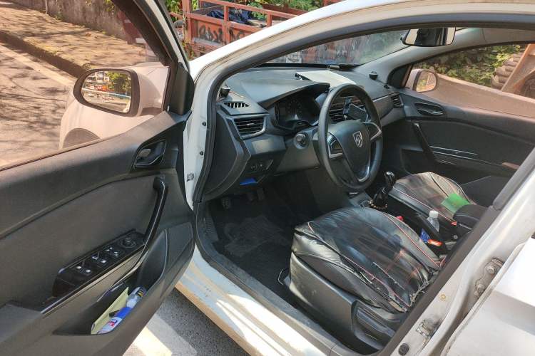 Used Baojun 310 2016 1.2L manual Comfort trim level