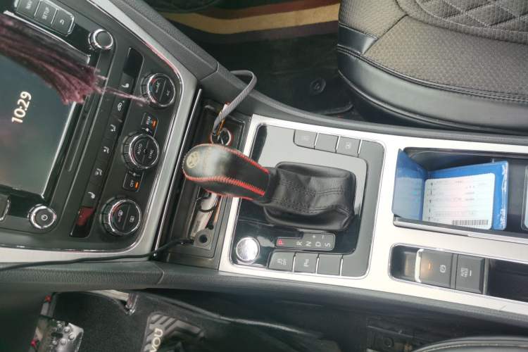 Used Volkswagen Passat 2015 1.8TSI DSG Prestige Edition Gear Lever