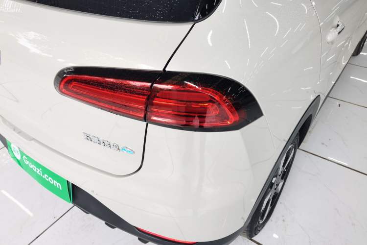 Used Wuling Bingo PLUS 2024 401 km Range 5-Seater Version Right Rear Taillight