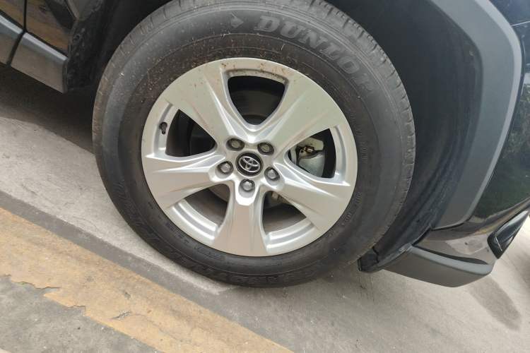 Used Toyota RAV4 2023 2.0L CVT Two-Wheel Drive Urban Edition Right Front Wheel Hub