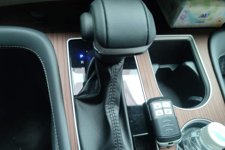 Used Toyota Sienna 2026 Model 2.5L Dual-Engine Two-Wheel-Drive Comfort Edition