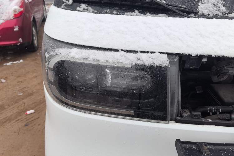 Used SAIC MAXUS Dana V1 2025 V1 Short Wheelbase Low-Roof Multi-Function Version (42 kWh)
