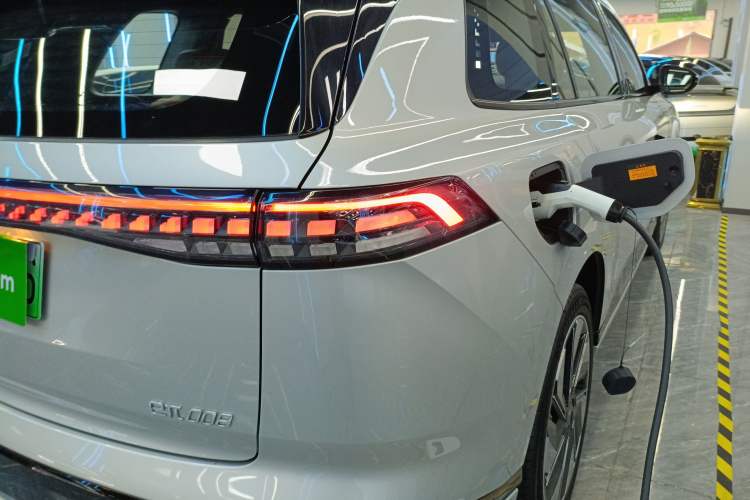 Used Dongfeng eπ eπ008 2024 210Max Range-Extended Version 6 Seats