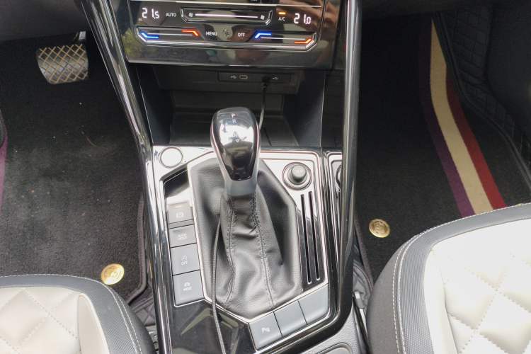 Used Volkswagen Tayron 2024 300TSI Two-Wheel-Drive Luxury Plus Advanced Version Gear Lever