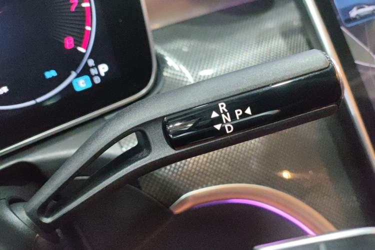 Used Mercedes-Benz C-Class 2023 Restyled C 260 L Night Edition Sports Version Gear Lever