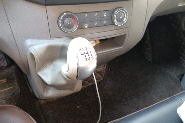 Used JAC Sunray 2022 2.0T Fuel-Efficient King PLUS Express Version Middle-Axis 7-Seater HFC4DB3-2E4