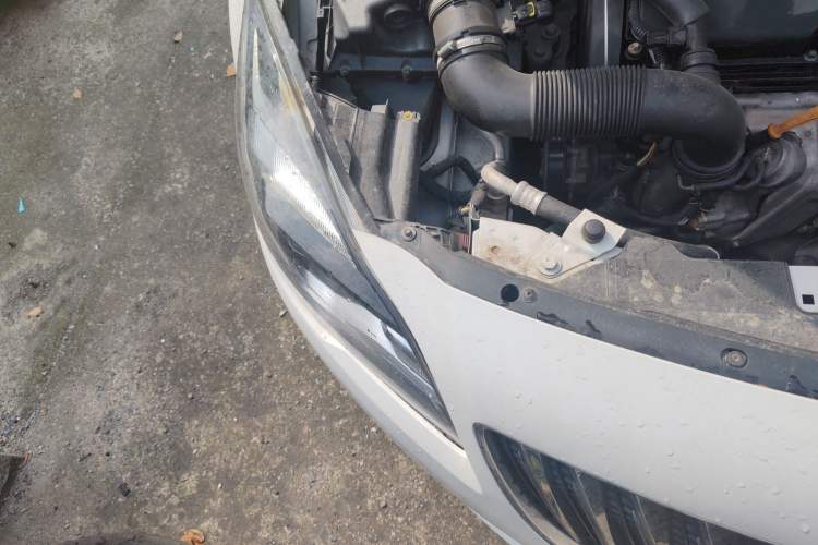 Used Buick Regal 2015 1.6T Leading Technology Model Right Front Headlight