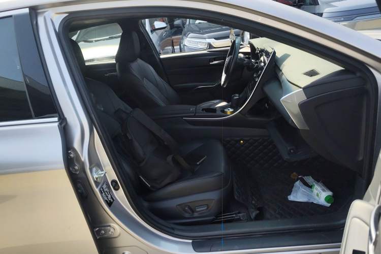 Used Toyota Avalon 2019 2.0L Luxury Edition China VI Standard
