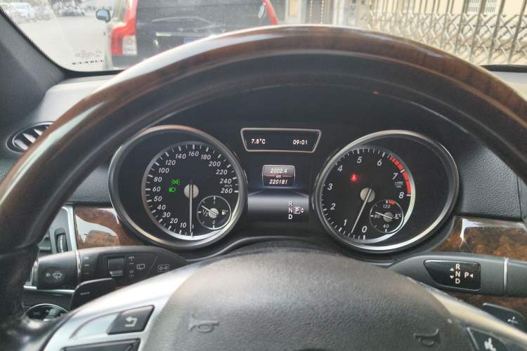 Used Mercedes-Benz M-Class 2014 ML 400 4MATIC Luxury Model Instrument Cluster