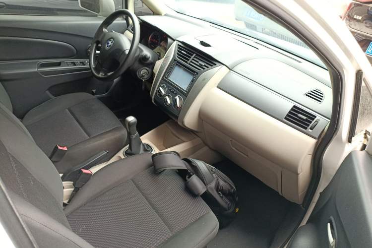 Used Venucia R50 2015 1.6L Manual Fashion Edition