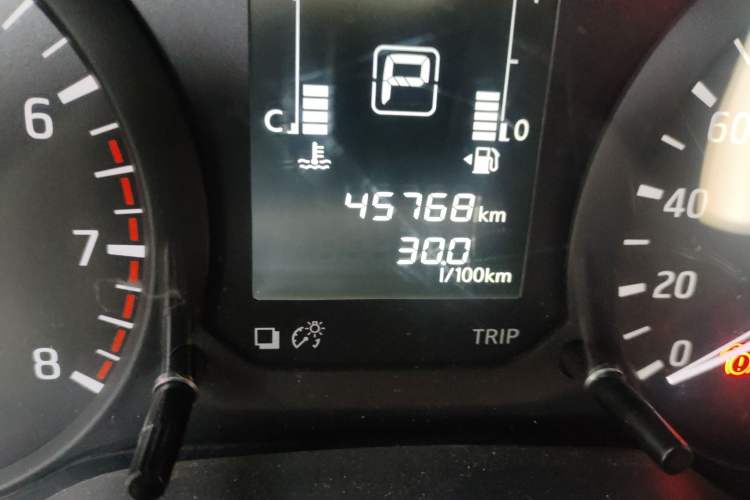 Used Nissan Navara 2017 2.5L Automatic 2WD Luxury Edition QR25
