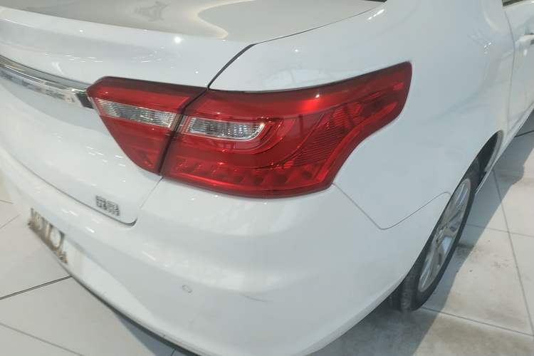 Used Geely Auto Vision 2019 Upgraded Model 1.5L Manual Luxury Version China VI Standard