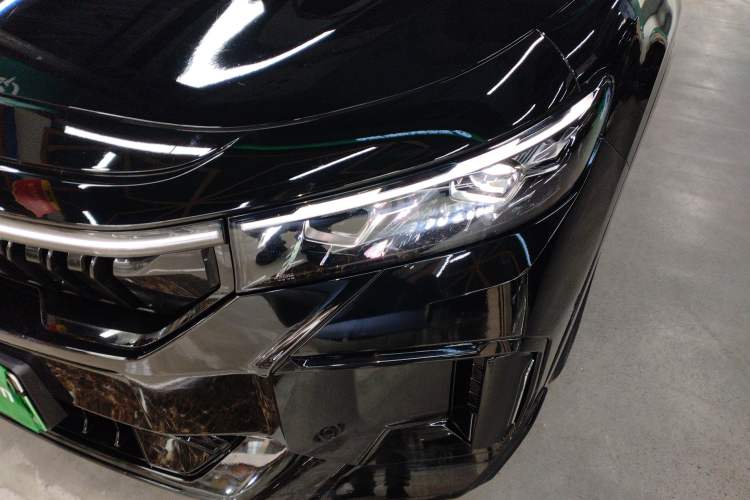 Used VOYAH FREE 2023 Four-Wheel Drive Extended-Range Model with Ultra-Long Range
