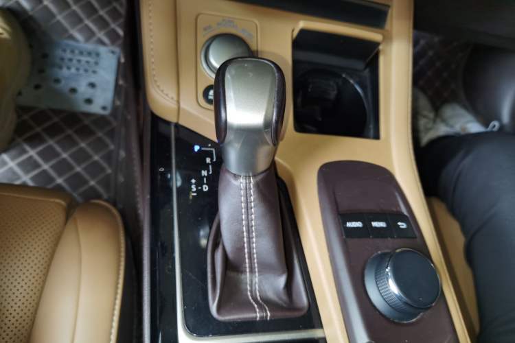 Used Lexus ES 2015 300h Comfort Edition
