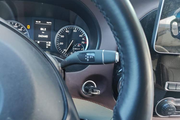 Used Mercedes-Benz Vito 2018 2.0T Elite Version 7 Seats China V Emission Standard