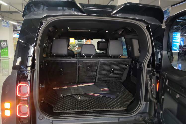 Used Land Rover Defender 2023 Facelift 110 3.0T P400 X-DYNAMIC HSE
