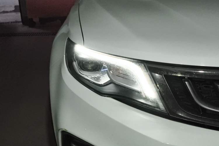 Used Geely Auto Emgrand X7 Sport 2018 1.8TD Automatic Two-Wheel Drive Smart Connect 4G Internet Edition
