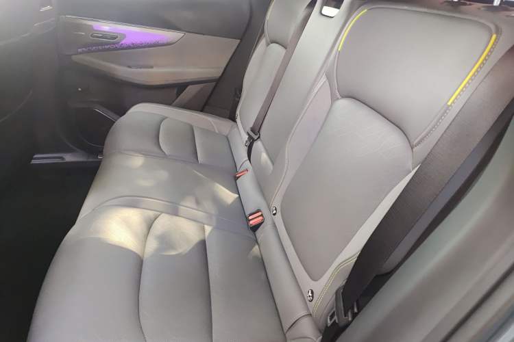 Used Lynk & Co 08 EM-P 2025 220 km All-Wheel-Drive Performance Halo
