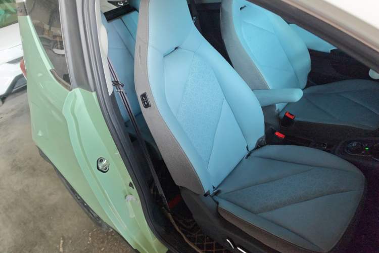 Used Chery Little Ant 2022 Revised Version Sweet Pink Edition Half-Sugar Version Lithium Iron Phosphate 30.7 kWh 30 kW 301 km Right Front Seat