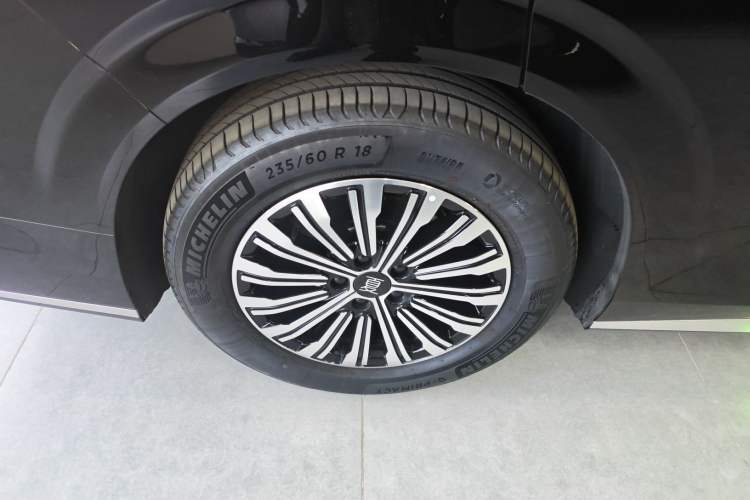 Used BYD Xia 2025 DM-i 1.5T 180km Excellence Model Right Rear Wheel Hub