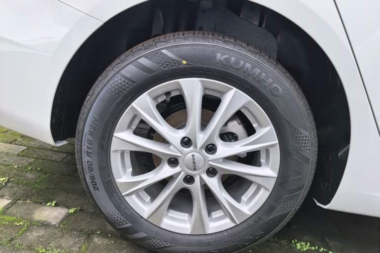 Used Roewe i5 2026 Model 1.5L Manual Comfort Version Right Rear Wheel Hub