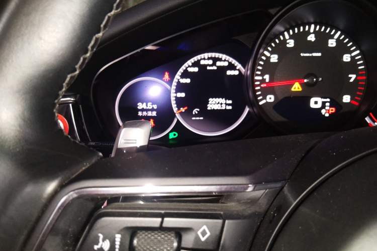 Used Porsche Panamera 2022 Panamera 2.9T Odometer Close Up