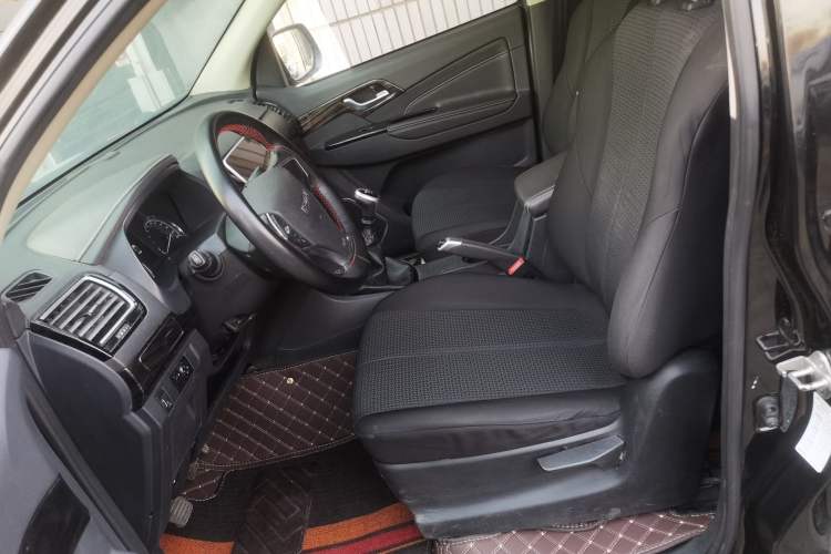 Used Isuzu D-MAX 2020 2.5T Two-Wheel Drive Manual Navigation Version China VI Standard Extended Length JE4D25Q6A
