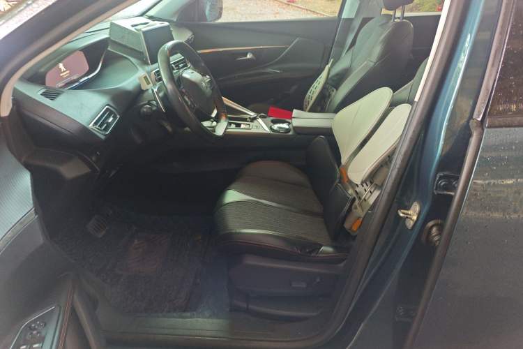Used Peugeot 5008 2017 350THP 7-Seater Elite Edition Driver Seat